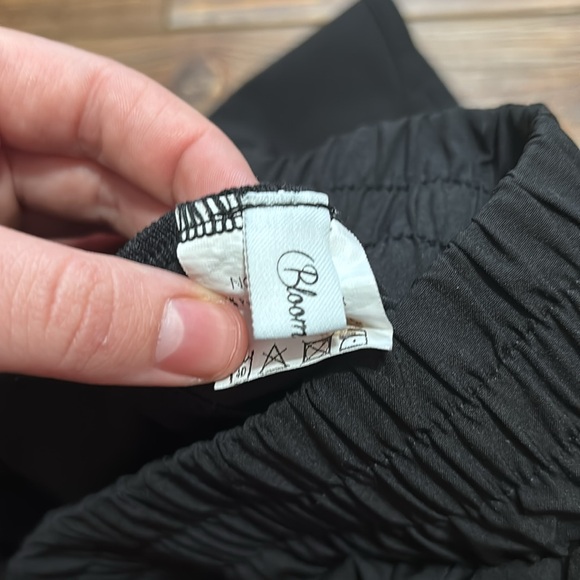 Blooming Jelly Women's Quick-Dry Running Shorts Workout with Pocket - Picture 3 of 3